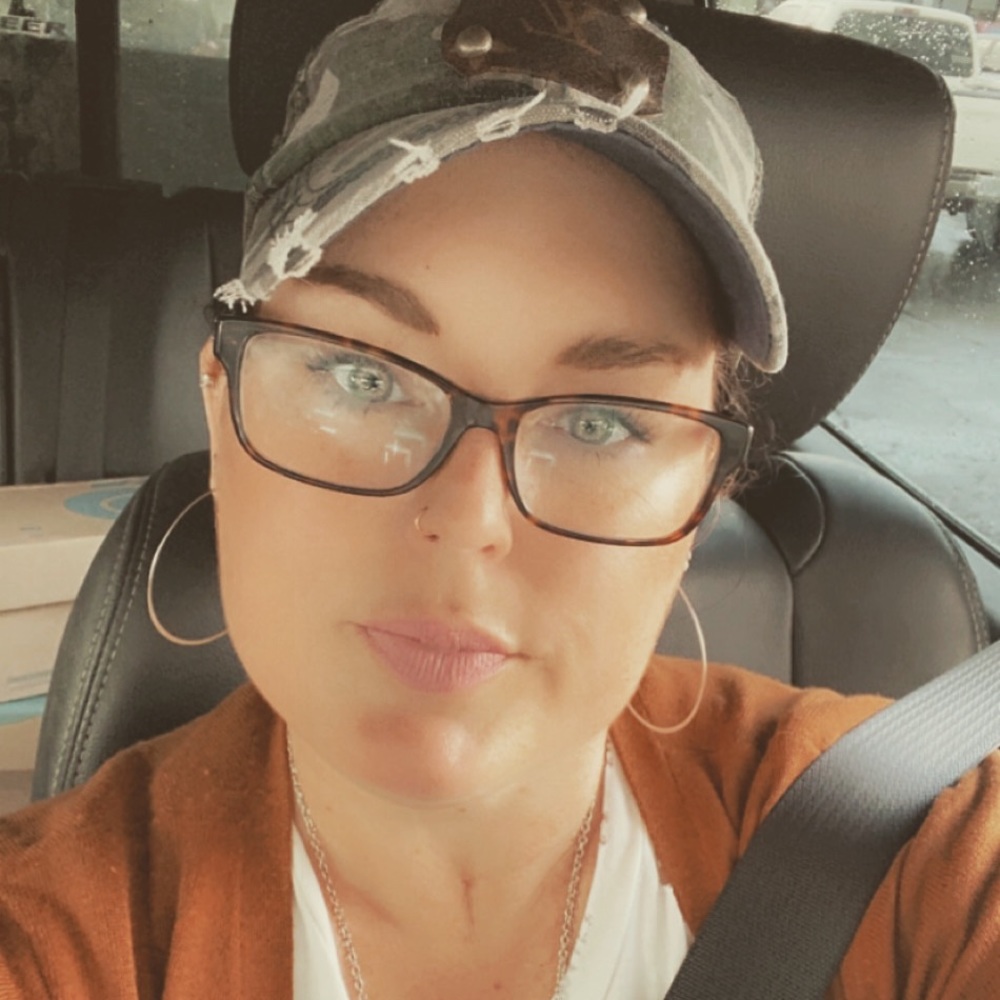 Meet your Posher, Angie